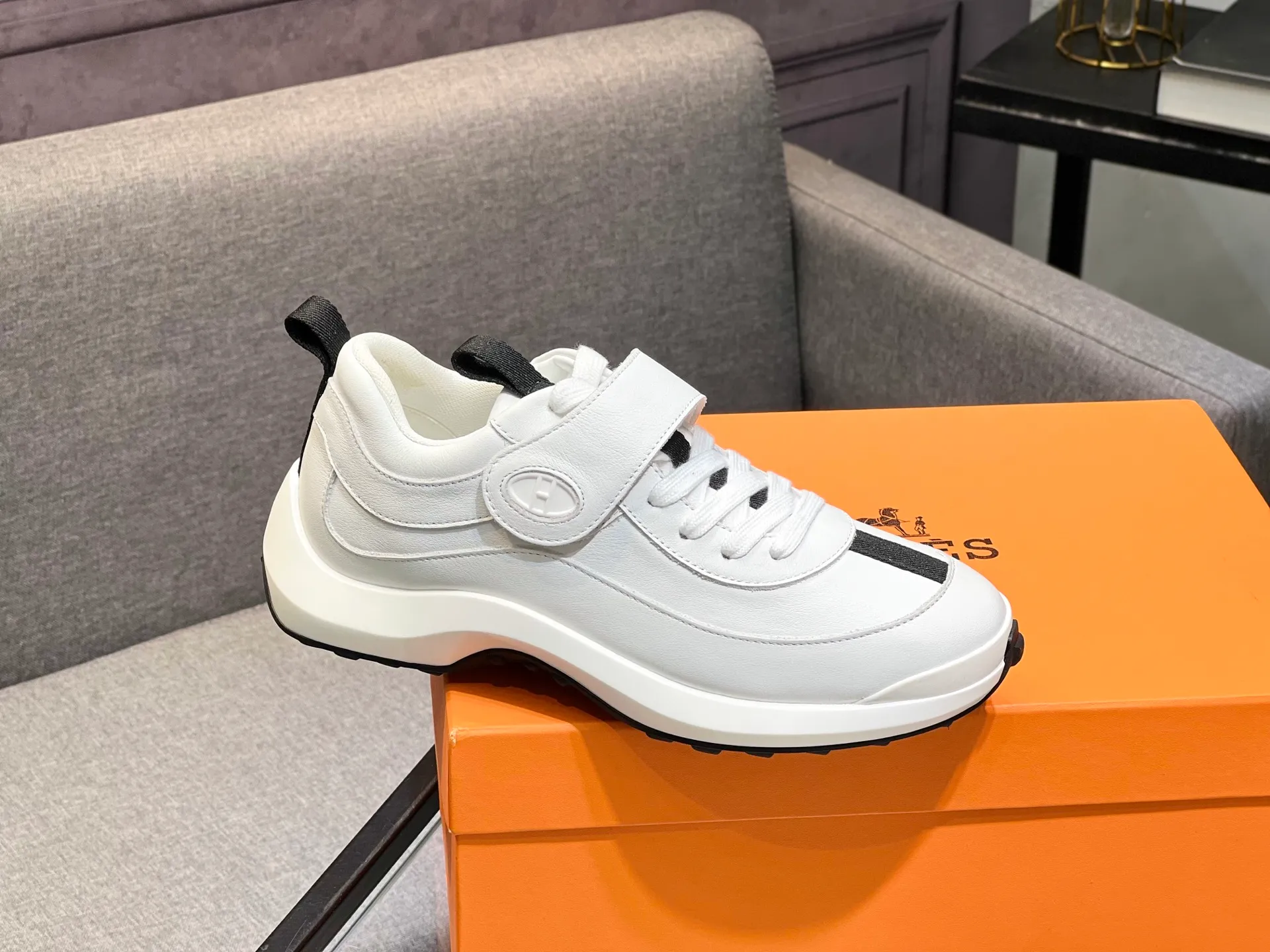 Men's shoes 💰600 Actual photos 🎬 [Hermès] Couple style, official website synchronization Counter quality French Paris catwalk style Simple and classic Imported original fabric Original 1:1 outsole! The highest version on the market! Size: Female 35-41. Male 39-45 (female 41, male 45 customized)